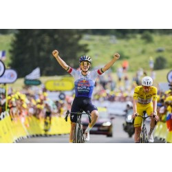 Vingegaard costretto al ritiro: la lotta per il Tour de France decisa in un istante Vingegaard costretto al ritiro: la lotta per il Tour de France decisa in un istante
